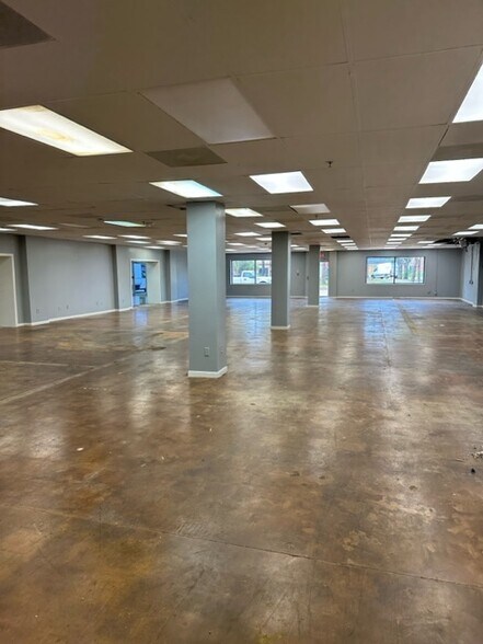 207-213 E Park St, Freeport, TX à louer - Photo intérieure - Image 2 de 2