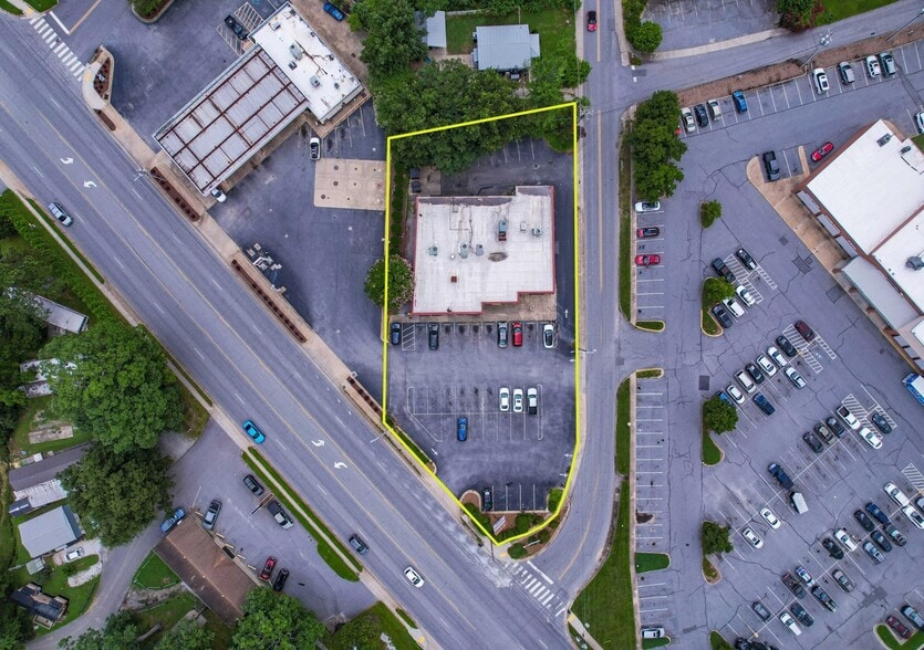 671 Spartanburg Hwy, Hendersonville, NC for sale - Building Photo - Image 2 of 10