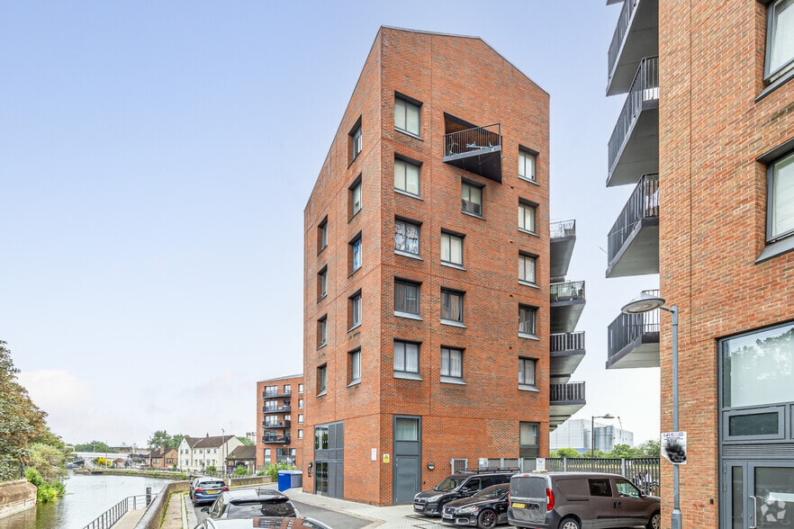 28 Navigation Rd, Londres à vendre - Photo du bâtiment - Image 2 de 9