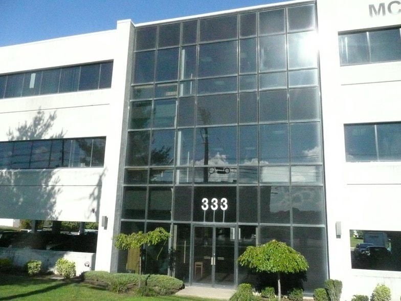 333 Fairfield Rd, Fairfield, NJ à louer - Photo du bâtiment - Image 3 de 11