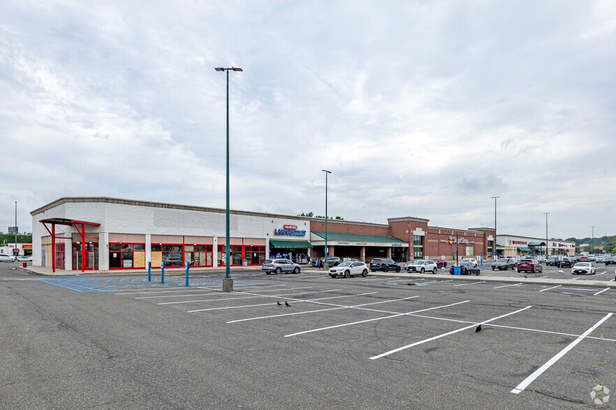 691 Co-op City Blvd, Bronx, NY for lease - Building Photo - Image 1 of 14