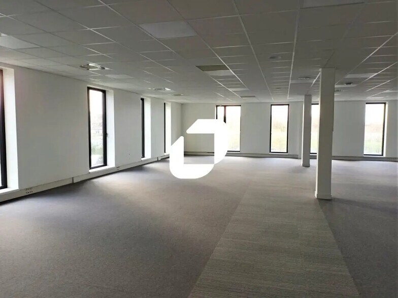 8 Rue Des Peupliers, Lesquin à louer - Photo du bâtiment - Image 1 de 10