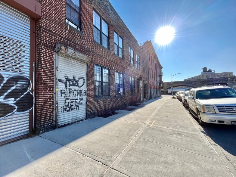 45 Van Sinderen Ave, Brooklyn, NY for lease - Building Photo - Image 1 of 9
