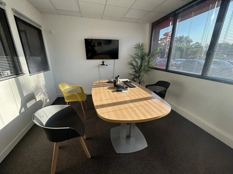 Bureau dans HAUTE-GOULAINE à louer - Photo intérieure - Image 1 de 5