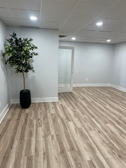 11090 Industrial Rd, Manassas, VA for lease - Building Photo - Image 2 of 9