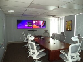 1 Perimeter Rd, Manchester, NH for lease Interior Photo- Image 2 of 17