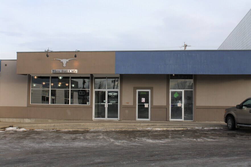 5105 51 St, Drayton Valley, AB à vendre - Photo du bâtiment - Image 3 de 8