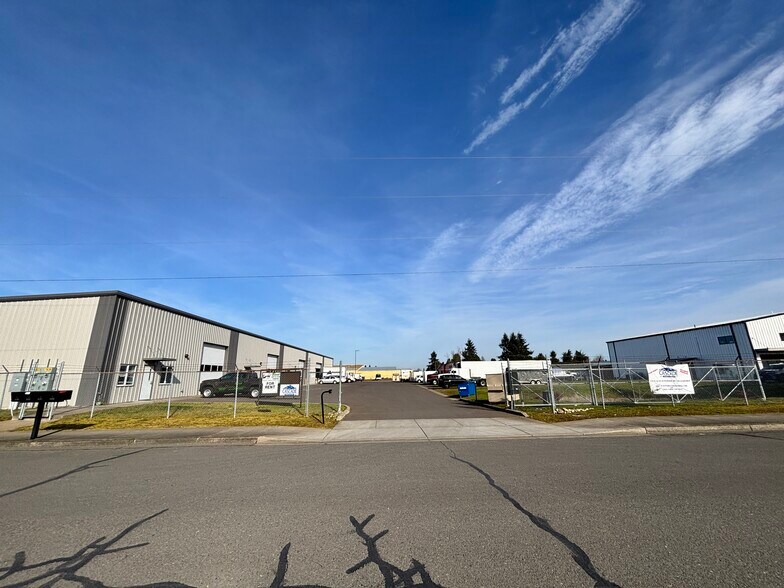 1937 Pacific Ct SE, Stayton, OR à louer - Photo du bâtiment - Image 2 de 27