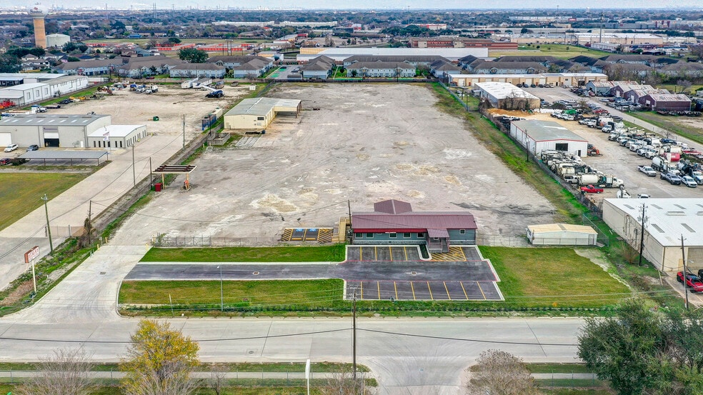 1901 Jasmine Dr, Pasadena, TX à louer - Photo du bâtiment - Image 3 de 10