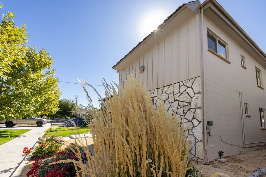 927 and 547 Ralston Street - 17 Units portefeuille de 2 propriétés à vendre sur LoopNet.ca - Photo du bâtiment - Image 1 de 36