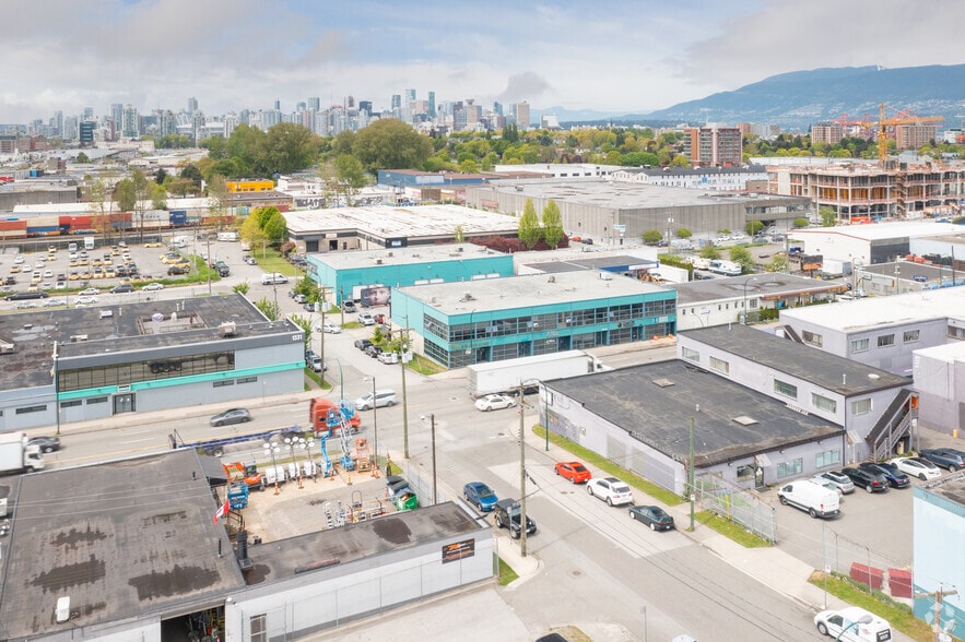 1268 Vernon Dr, Vancouver, BC à vendre - Photo du bâtiment - Image 2 de 6