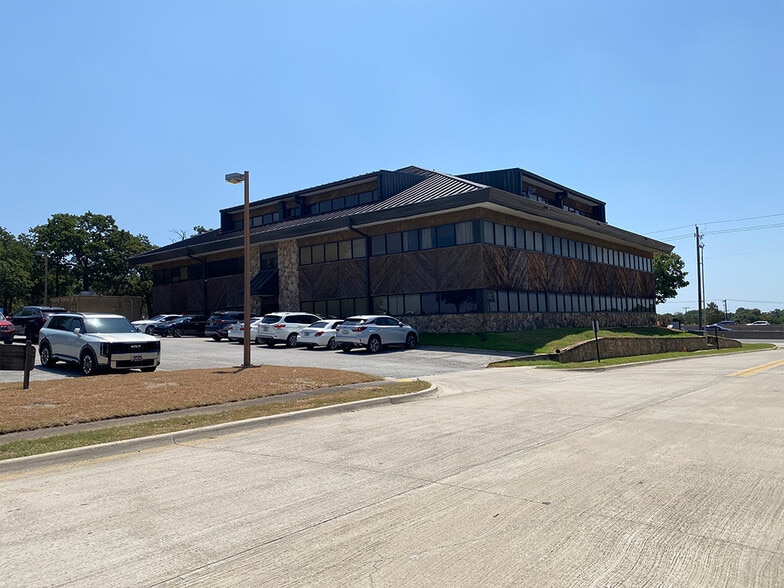 3901 Airport Fwy, Bedford, TX for lease - Building Photo - Image 2 of 49