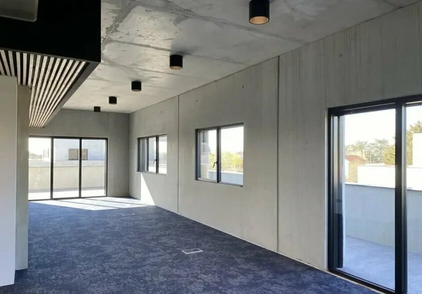 Flex in Rillieux-la-Pape for lease - Interior Photo - Image 2 of 4