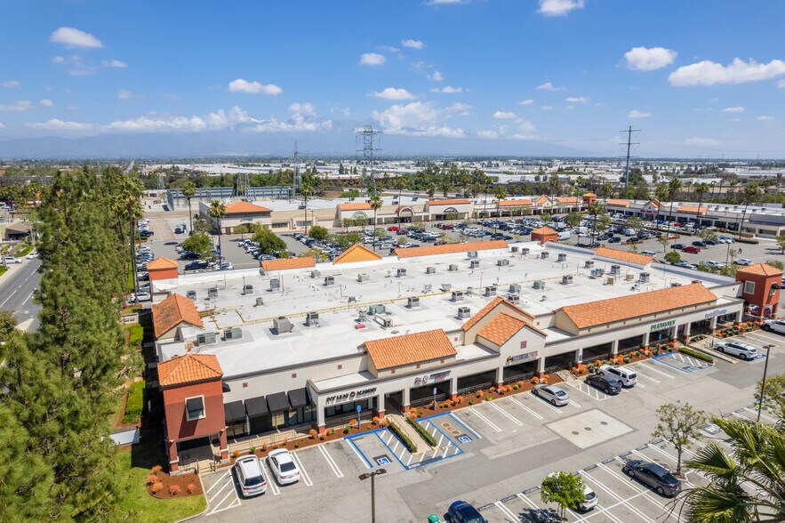 4200 Chino Hills Pky, Chino Hills, CA à louer - Photo du bâtiment - Image 2 de 12