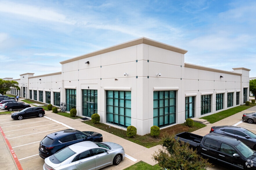 5208 Tennyson Pky, Plano, TX for lease - Building Photo - Image 2 of 13