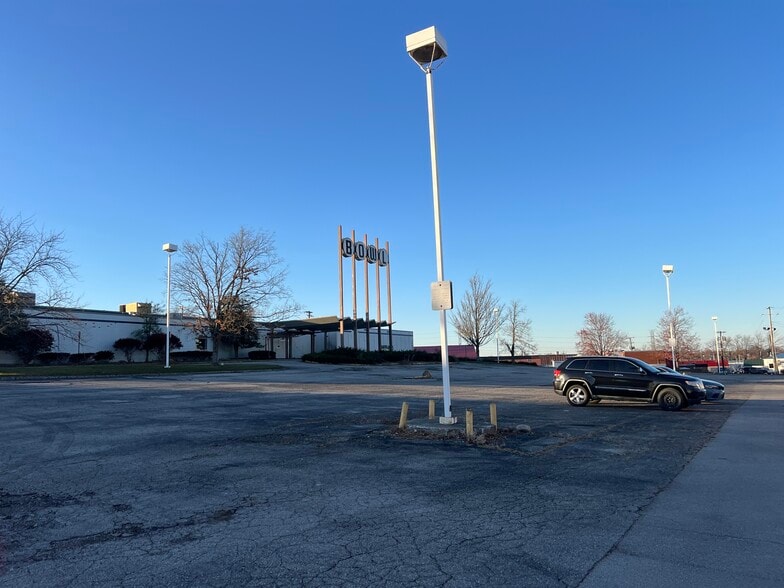 750 E New Circle Rd, Lexington, KY for lease - Building Photo - Image 3 of 4