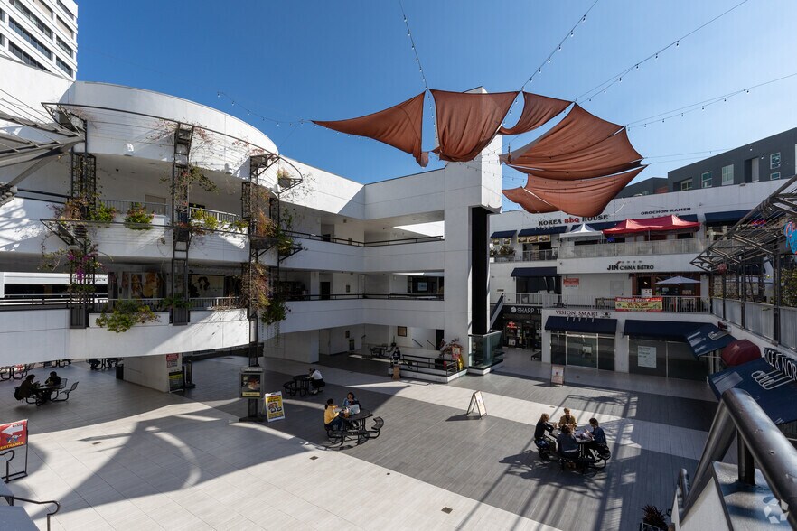 123 Astronaut E S Onizuka St, Los Angeles, CA à louer - Photo du bâtiment - Image 2 de 13