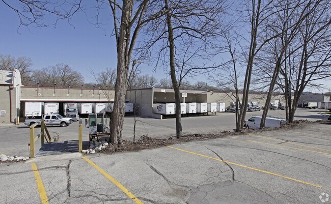 Plus de détails pour 1300 Glenview Ave, Wauwatosa, WI - Industriel à louer