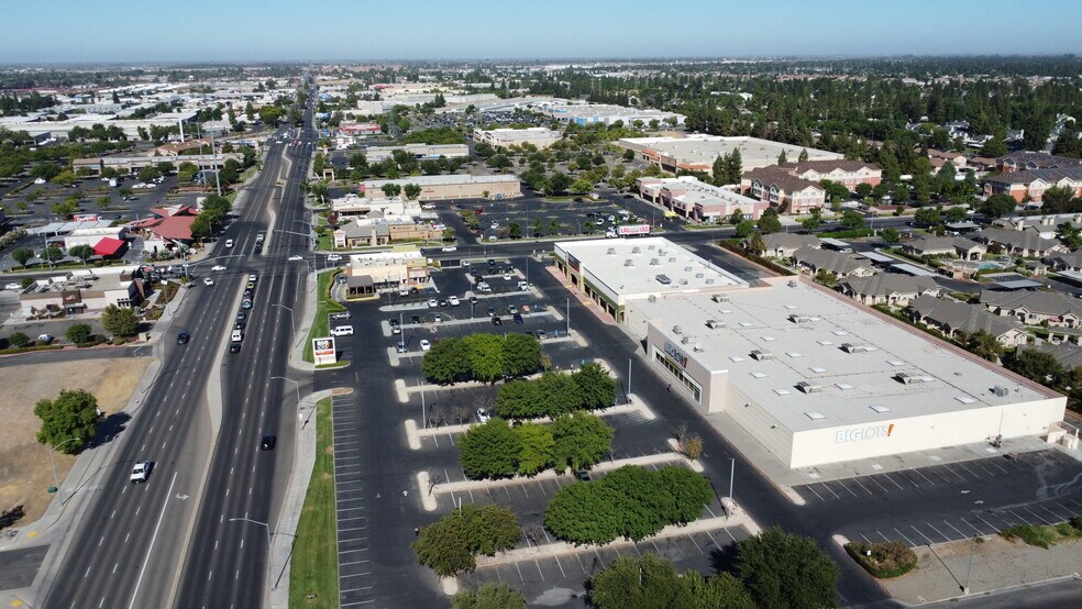 3520 W Shaw Ave, Fresno, CA à louer - Photo du bâtiment - Image 3 de 6