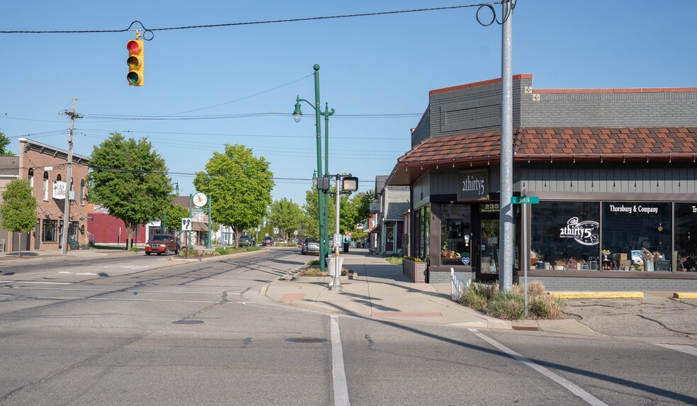 235 Broadway St, Marine City, MI for lease - Building Photo - Image 3 of 19