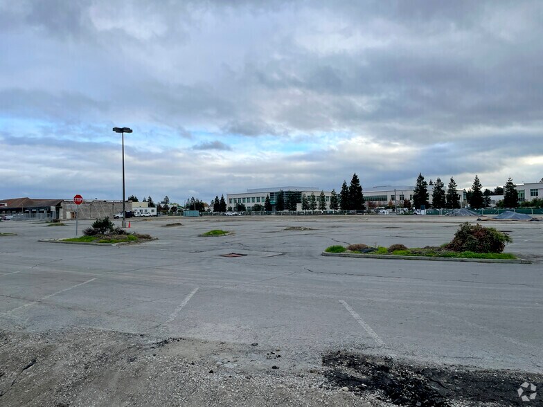 1401 Broadway St, Redwood City, CA à louer - Photo du bâtiment - Image 3 de 6