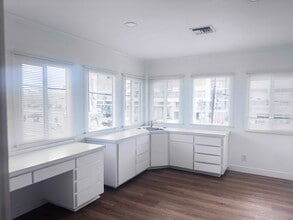 18821 Delaware St, Huntington Beach, CA à louer Photo intérieure- Image 2 de 14