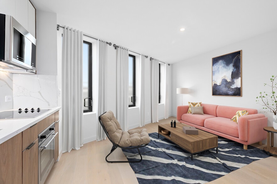 5407 Roosevelt Ave, Woodside, NY for sale - Interior Photo - Image 2 of 21