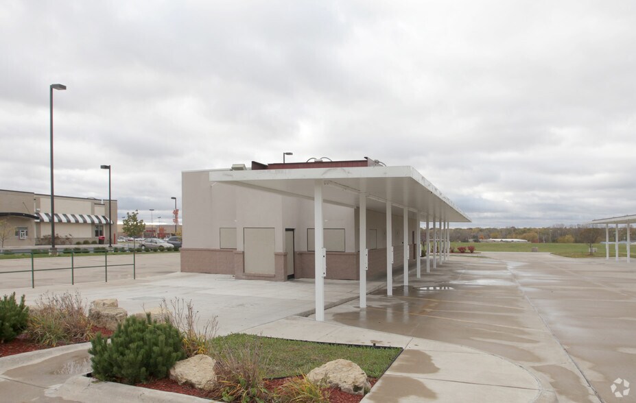 3345 W Kimberly Rd, Davenport, IA à vendre - Photo principale - Image 1 de 4