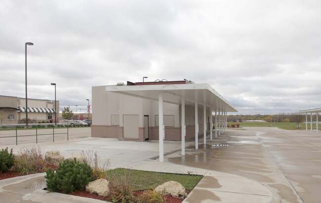 Plus de détails pour 3345 W Kimberly Rd, Davenport, IA - Commerce de détail à vendre