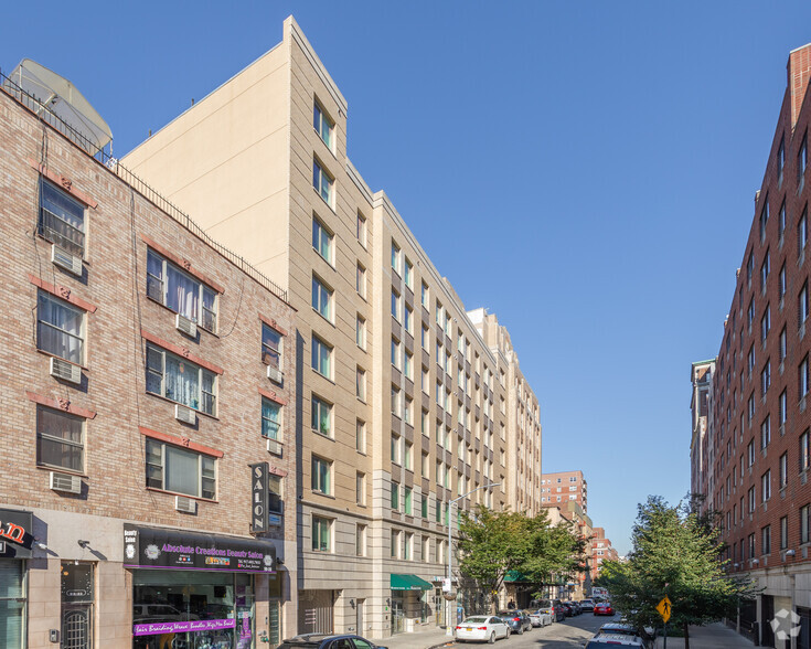 90-04 161st St, Jamaica, NY for lease - Building Photo - Image 2 of 5