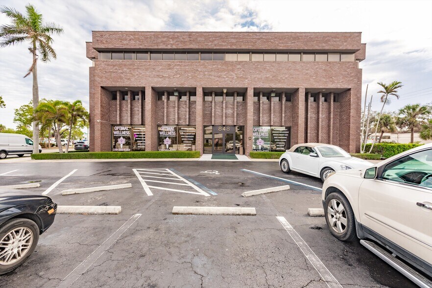 848 1st Ave N, Naples, FL for lease - Building Photo - Image 2 of 13