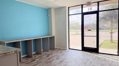 1624 Hill Ave, Dickinson, TX for lease Interior Photo- Image 2 of 6