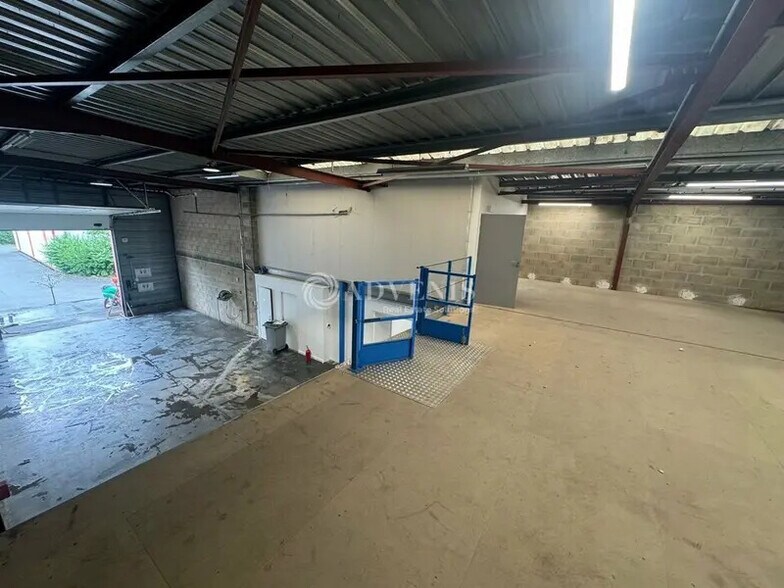 Flex dans Mitry-Mory à louer - Photo du bâtiment - Image 2 de 8