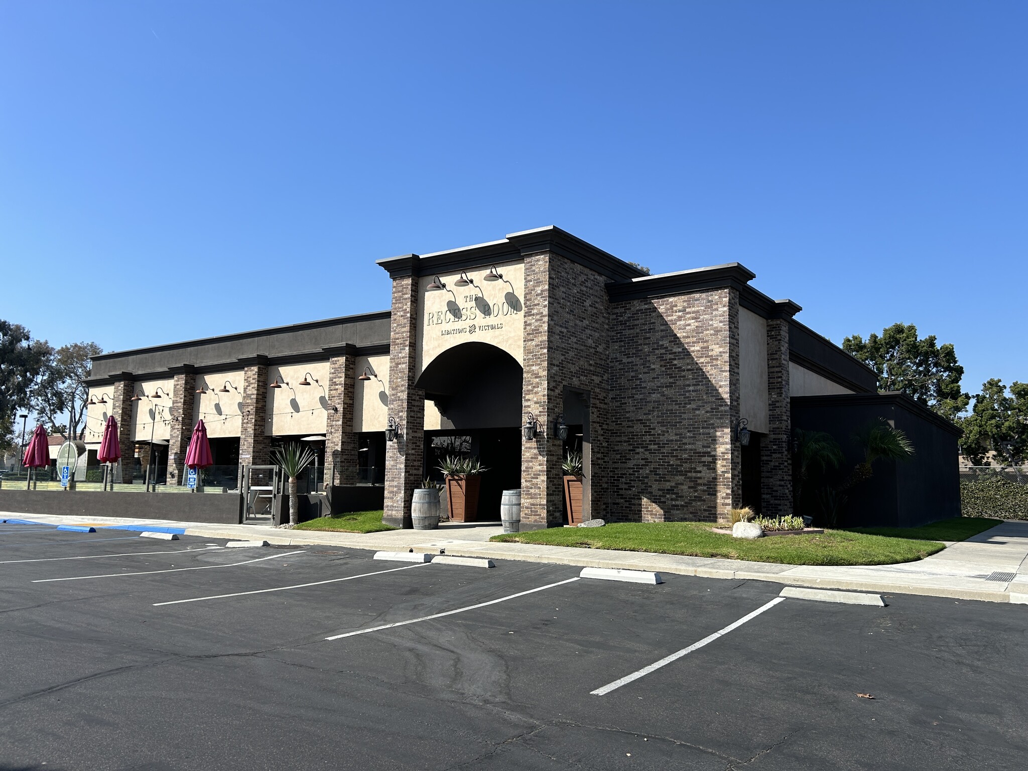 18380-18450 Brookhurst St, Fountain Valley, CA for lease Building Photo- Image 1 of 3