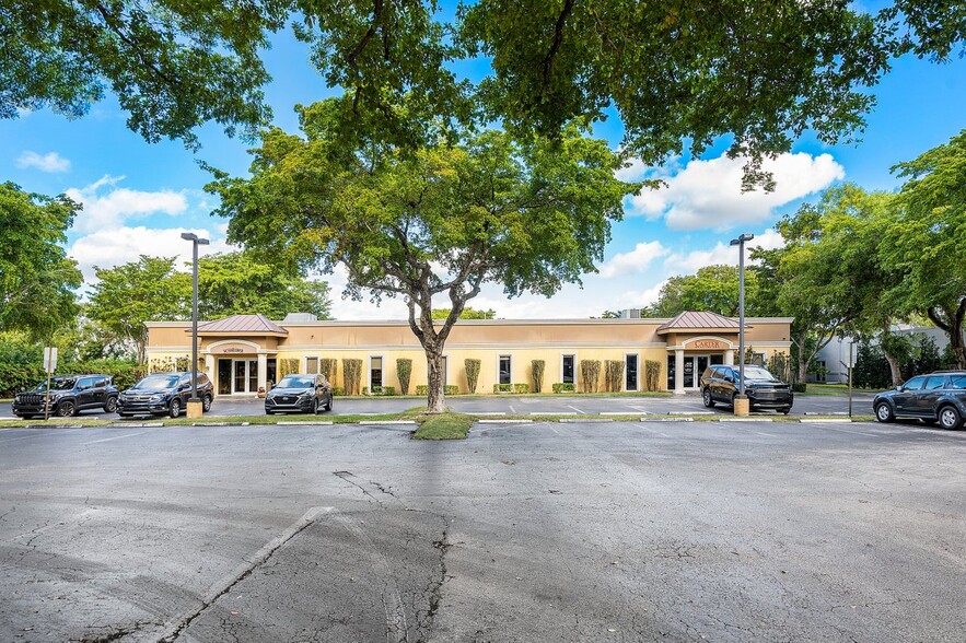 2745 W Cypress Creek Rd, Fort Lauderdale, FL à louer - Photo principale - Image 1 de 10