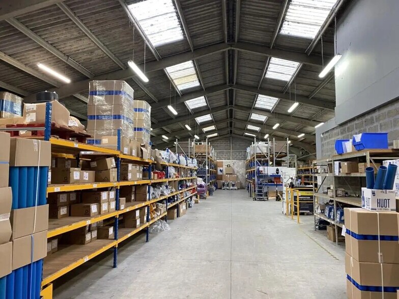 Flex in Sotteville-lès-Rouen for lease - Building Photo - Image 1 of 7