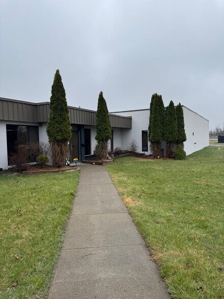 3279 Grand Island Blvd, Grand Island, NY à louer - Photo du bâtiment - Image 2 de 3