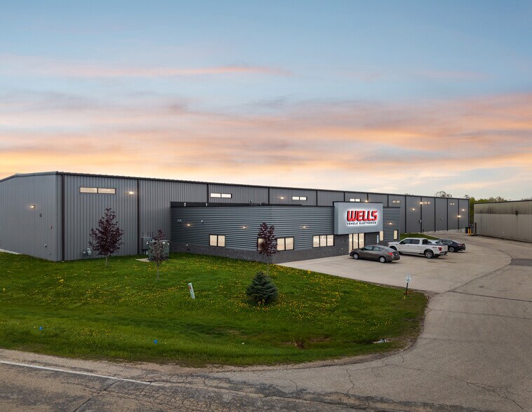 378 Trowbridge Dr, Fond Du Lac, WI for lease - Primary Photo - Image 1 of 8