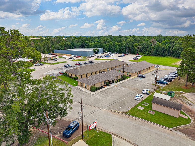 105 Commercial Cir, Conroe, TX for sale - Aerial - Image 2 of 29