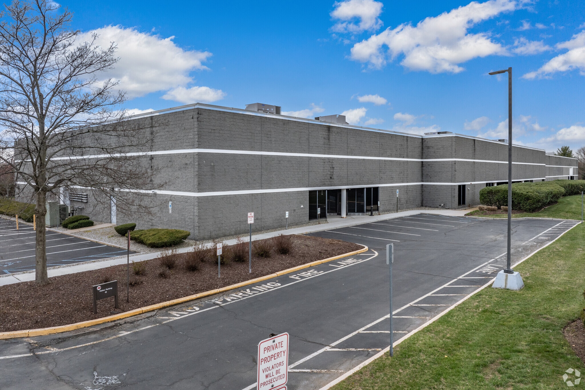 19 Commerce Dr, Cranbury, NJ for lease Building Photo- Image 1 of 7