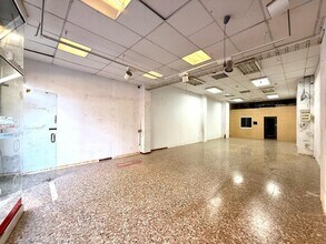 Retail in Vilanova i la Geltrú, Barcelona for lease Interior Photo- Image 2 of 14