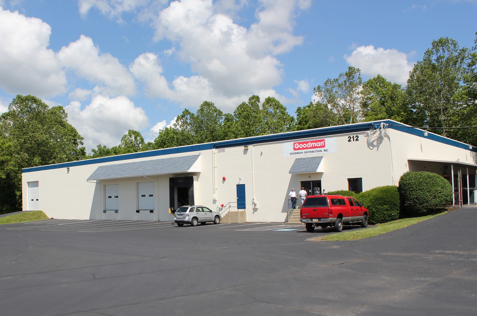 212 Cascade Dr, Allentown, PA for lease Primary Photo- Image 1 of 7