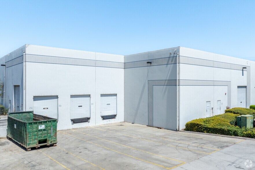 1020 Railroad St, Corona, CA for lease - Building Photo - Image 2 of 5
