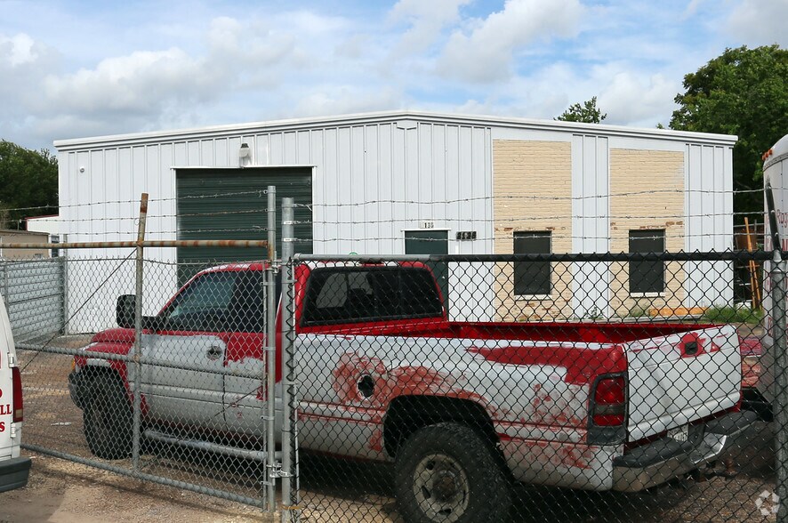 7752 Hammerly Blvd, Houston, TX for lease - Building Photo - Image 3 of 6