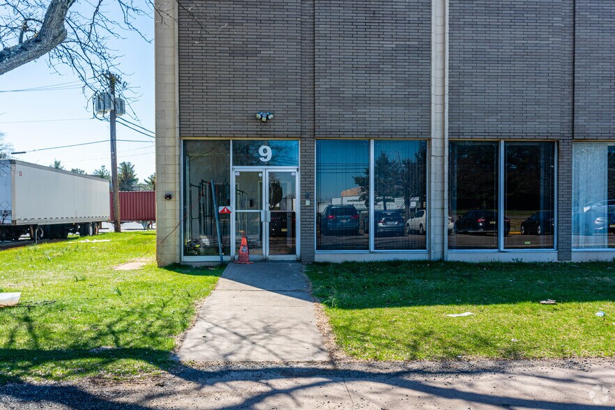 9 Taylor Rd, Edison, NJ à louer - Photo du bâtiment - Image 2 de 5