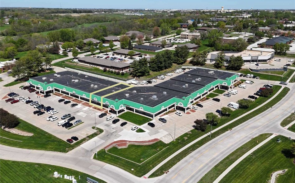 10401-10469 Hickman Rd, Urbandale, IA for lease - Building Photo - Image 1 of 11