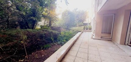 Rue D'Angiviller, Versailles for lease Building Photo- Image 2 of 7