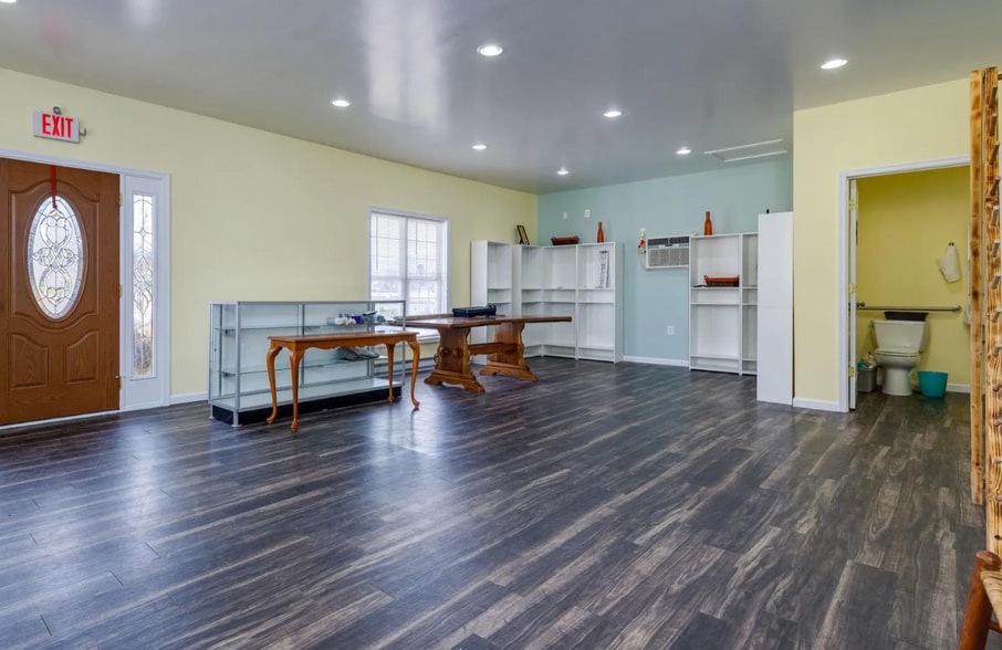 4 First St, Luray, VA for sale - Interior Photo - Image 3 of 5