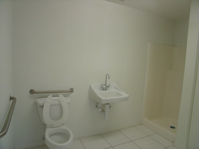 150 Venetian Way, Merritt Island, FL à vendre - Photo du bâtiment - Image 3 de 9