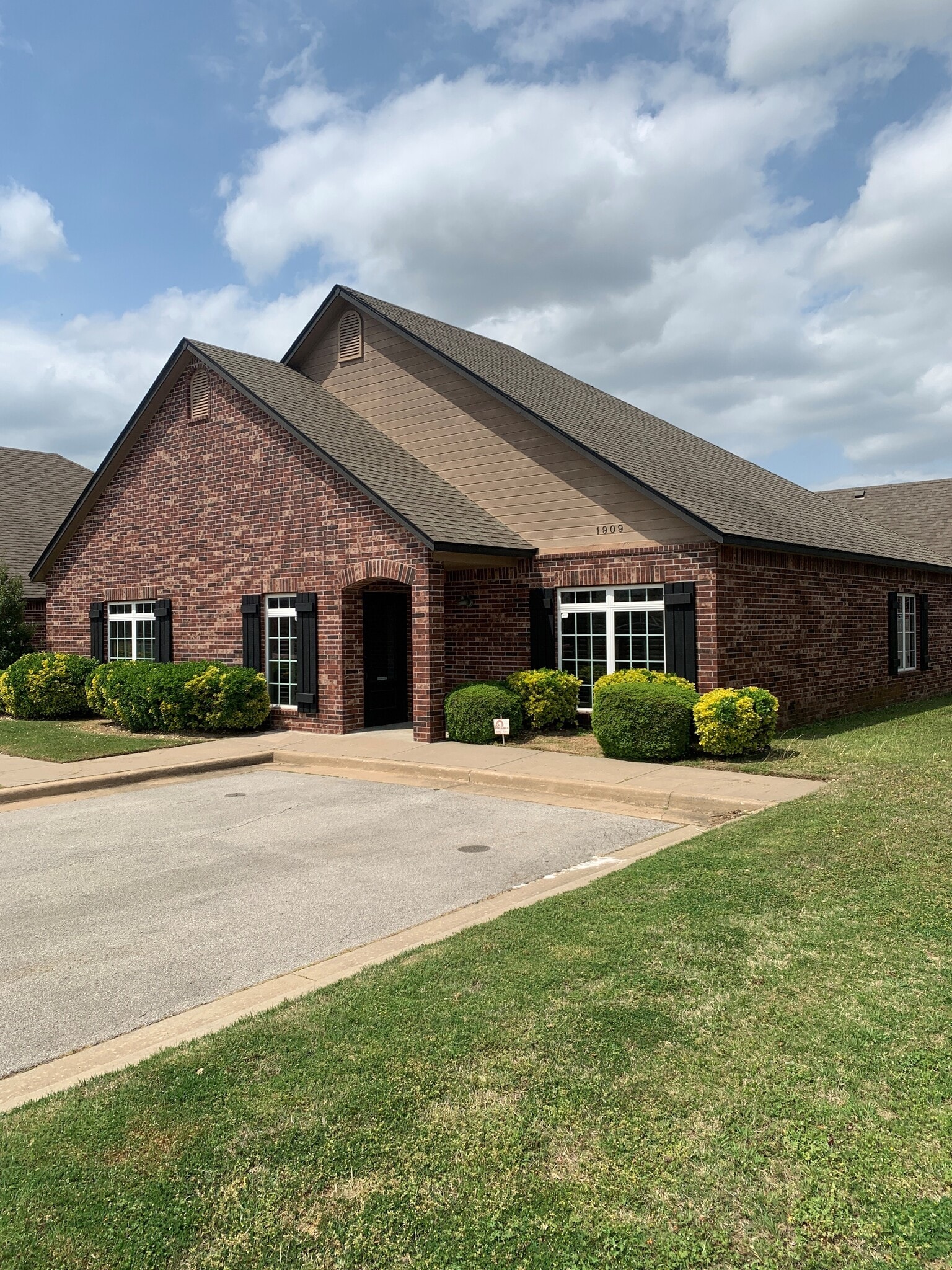 1909 W C St, Jenks, OK for lease Building Photo- Image 1 of 13
